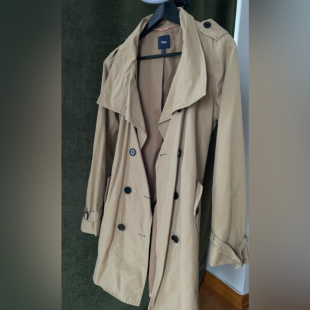 Gap trench coat in nude